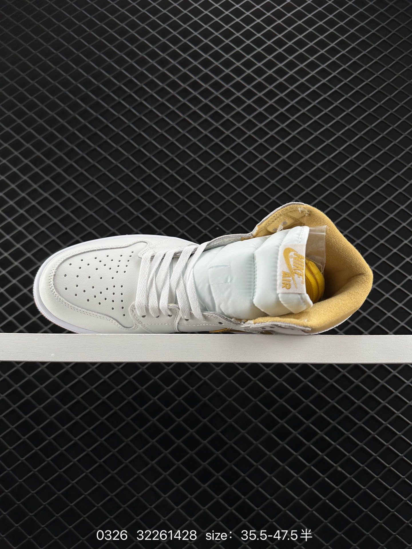 （NIKE）AIR JORDAN 1 MID